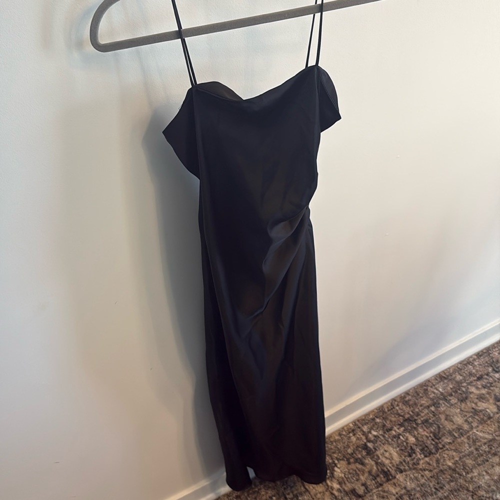 Satin effect camisole midi dress. Ruched design and spaghetti straps.